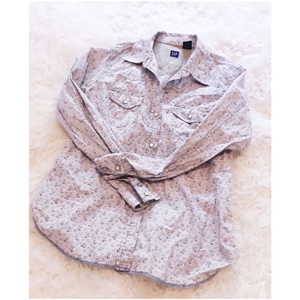 GAP Pearl Snap Button Down Shirt